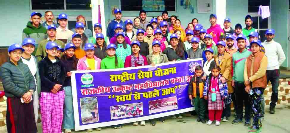चंबा कालेज के स्वयंसेवियों ने संवारे गांव के रास्ते, मंदिर