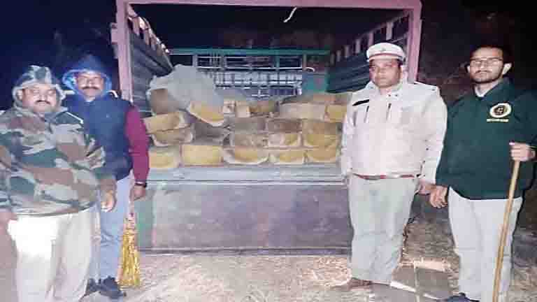 देवदार के 30 स्लीपर पकड़े
