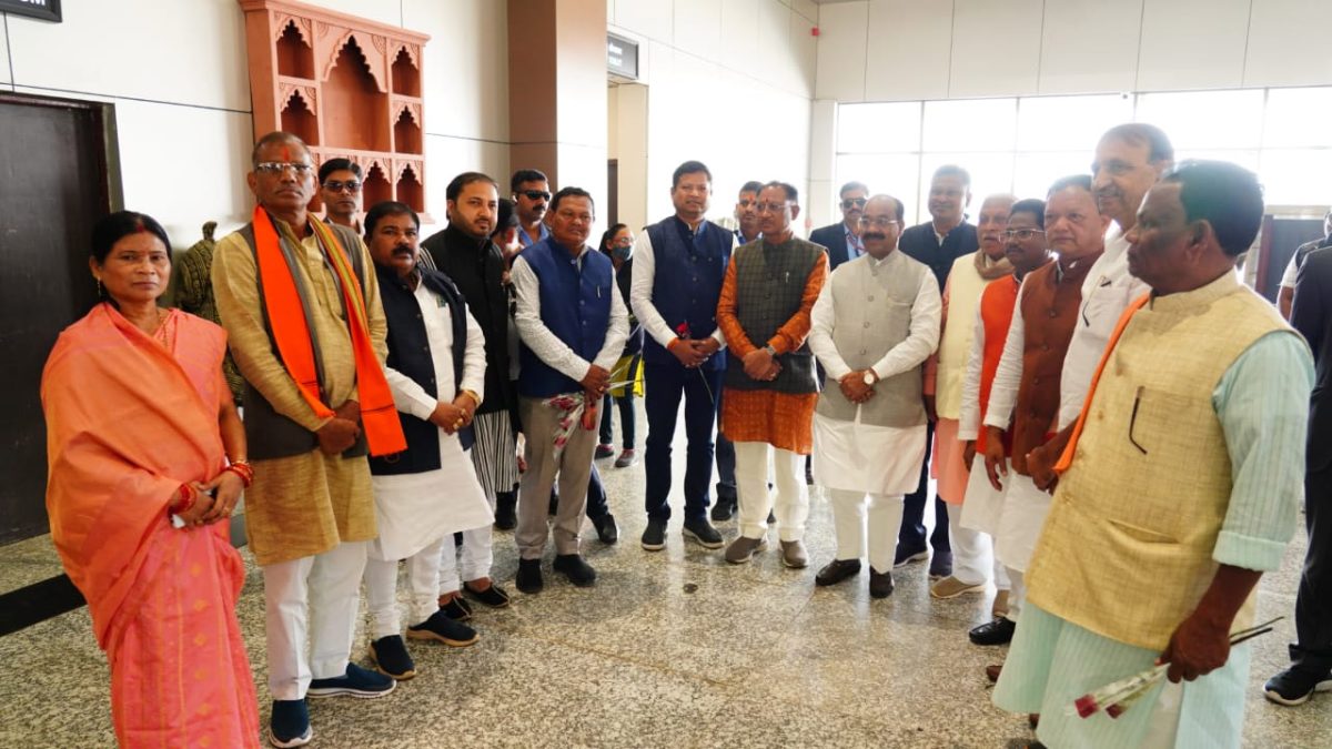 जगदलपुर में मुख्यमंत्री विष्णु देव साय का जनप्रतिनिधियों और अधिकारियों ने किया स्वागत