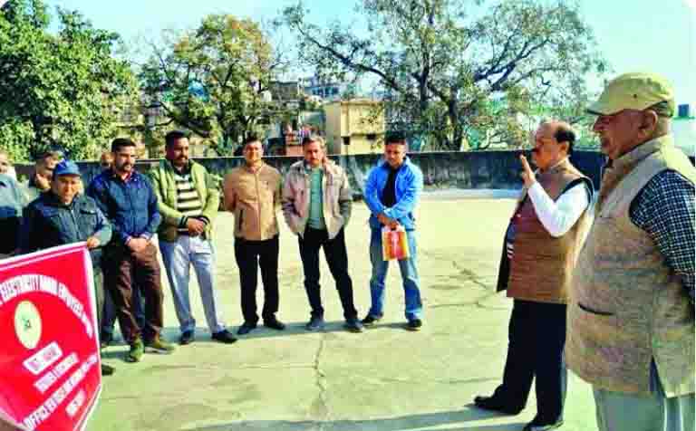 बिजली बोर्ड के कर्मचारियों और पेंशनरों ने निकाली रोष रैली