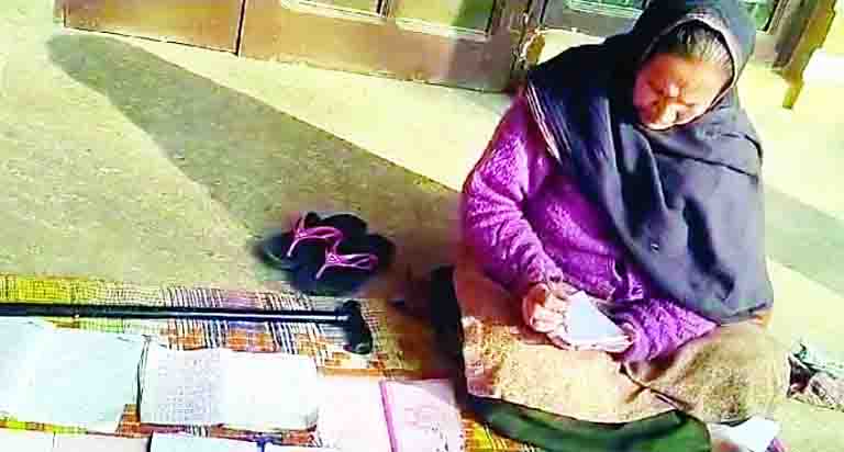 बुजुर्ग ने एक लाख बार लिख डाला राम का नाम