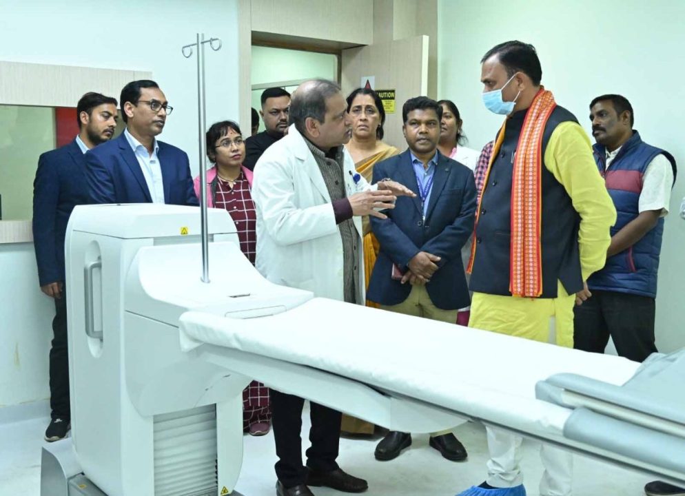 स्वास्थ्य मंत्री श्याम बिहारी जायसवाल ने अंबेडकर अस्पताल का किया दौरा
