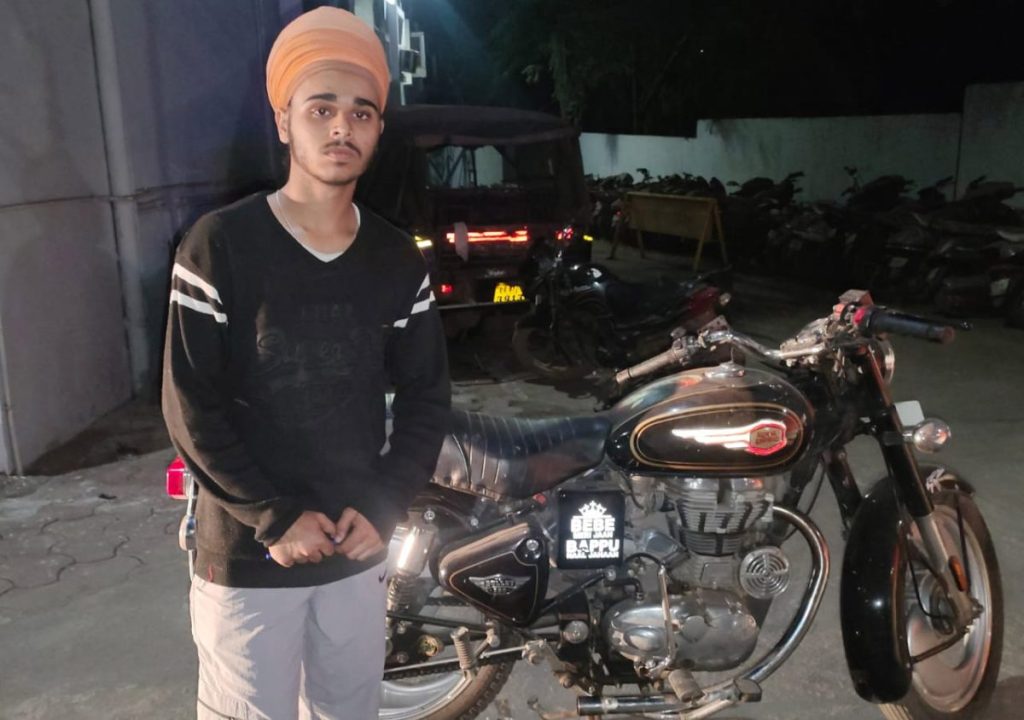 बुलेट में मोडिफाइड सायलेंसर लगाना पड़ा भारी, कोर्ट ने लगाया 12 हजार का जुर्माना