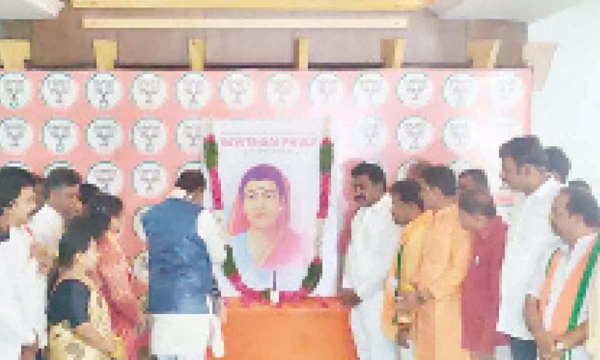 भाजपा ओबीसी मोर्चा ने सावित्रीबाई फुले को उनकी जयंती पर श्रद्धांजलि अर्पित की