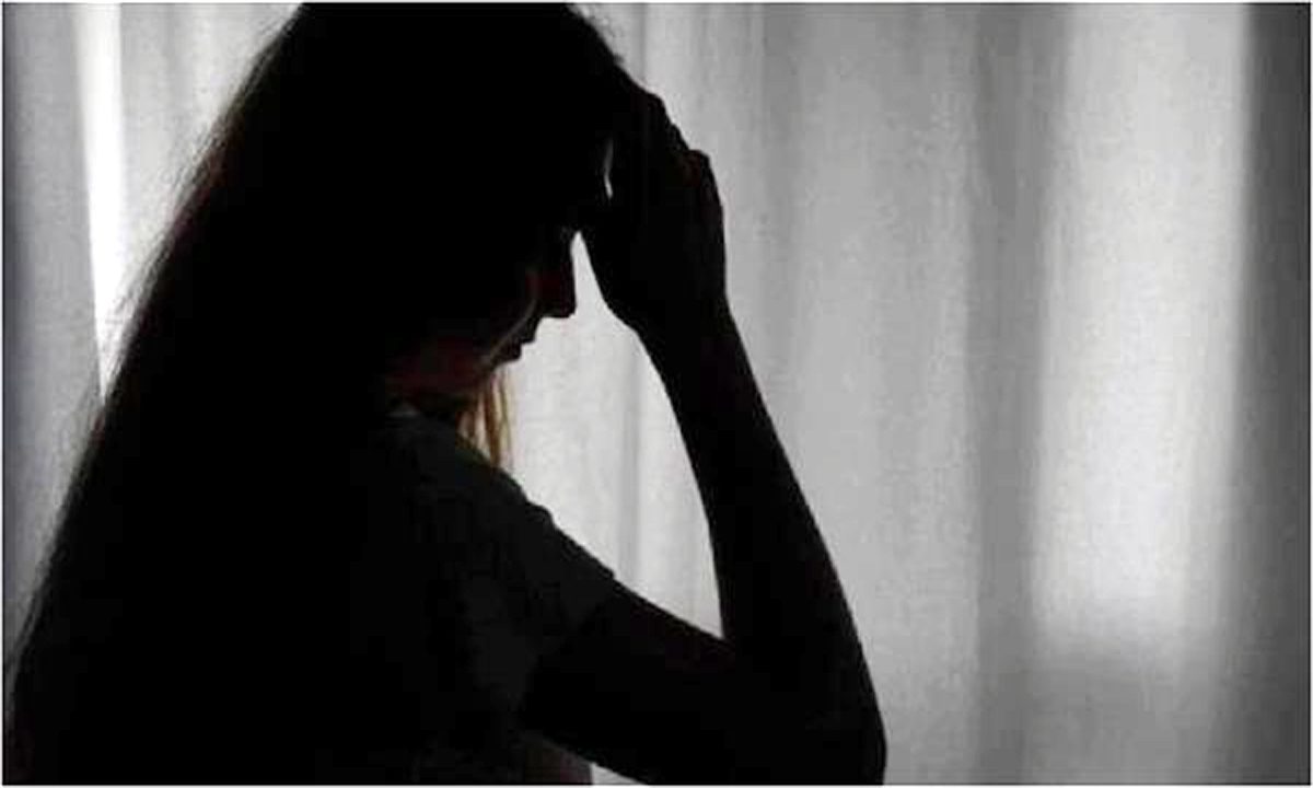 Etah : दबंगों ने खेत पर पति के सामने पत्नी को खींचकर कर किया निर्वस्त्र, केस दर्ज