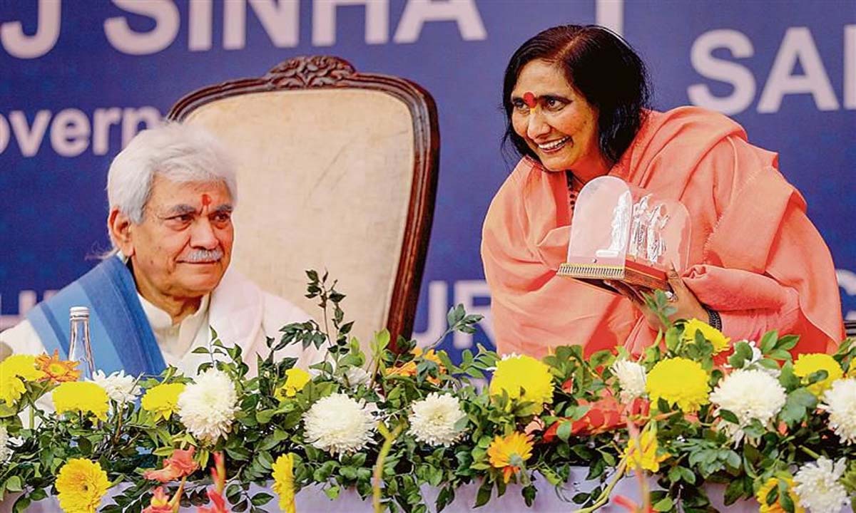 निजी संस्थानों को सभी के लिए सुलभ शिक्षा सुनिश्चित करनी चाहिए: जम्मू-कश्मीर एलजी सिन्हा