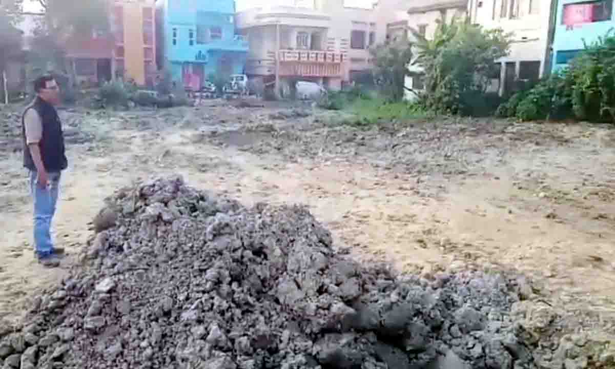 रातोंरात गायब हुए तालाब के मामले में , तालाब से संबंधित अधिकारियों को जांच का दिया आदेश