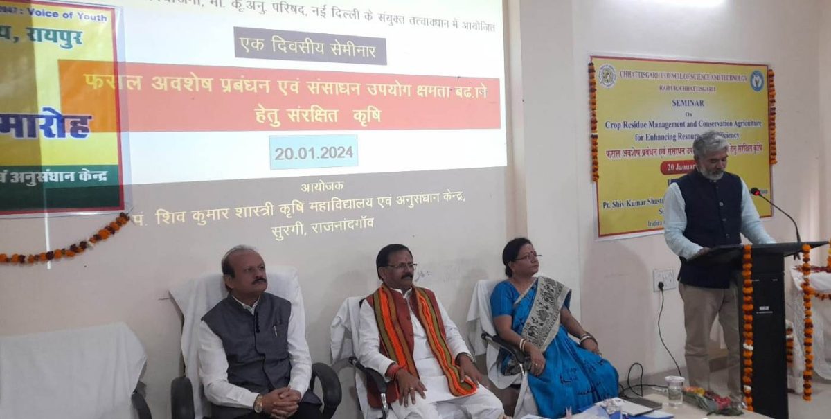 कृषि उत्पादन बढ़ाने और उर्वरता संरक्षण पर किसानों को दी गई जानकारी