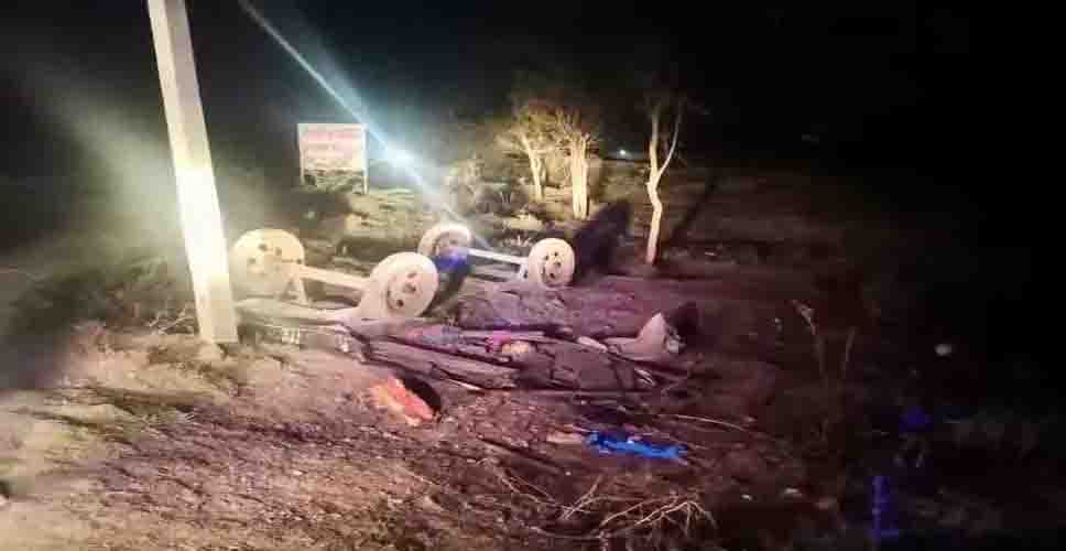 ट्रैक्टर की टक्कर से ऊंटगाड़ी में बैठे बच्चे की मौत, चालक फरार