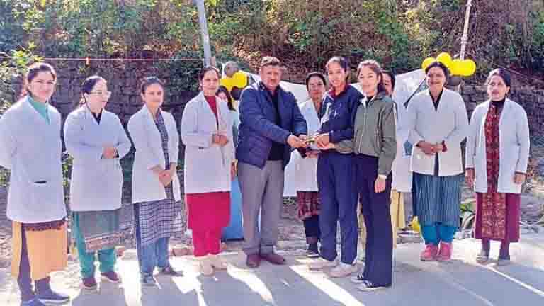 जीएनएम की छात्रा सेजल को मिला ओवरऑल प्रथम पुरस्कार