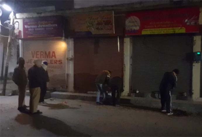 निगम टीम ने 20 अवैध दुकानों और कमर्शियल इमारतों को किया सील