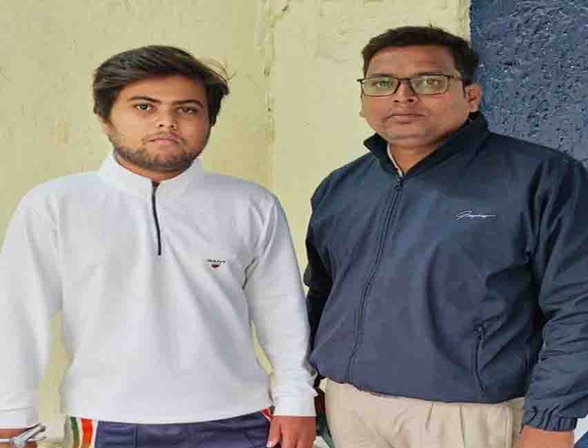 बाबा बागेश्वर धाम की कथा सुनने पहुंचा फर्जी IAS, गिरफ्तार