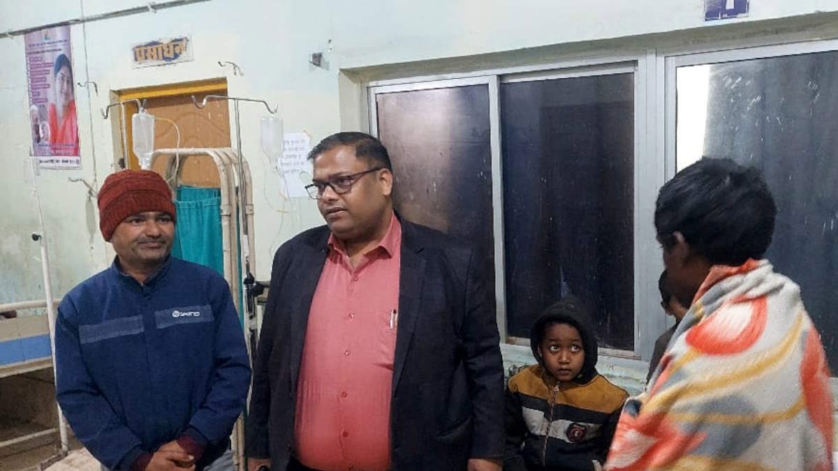 रतनजोत खाकर बीमार पड़े बच्चों से कलेक्टर ने की मुलाकात