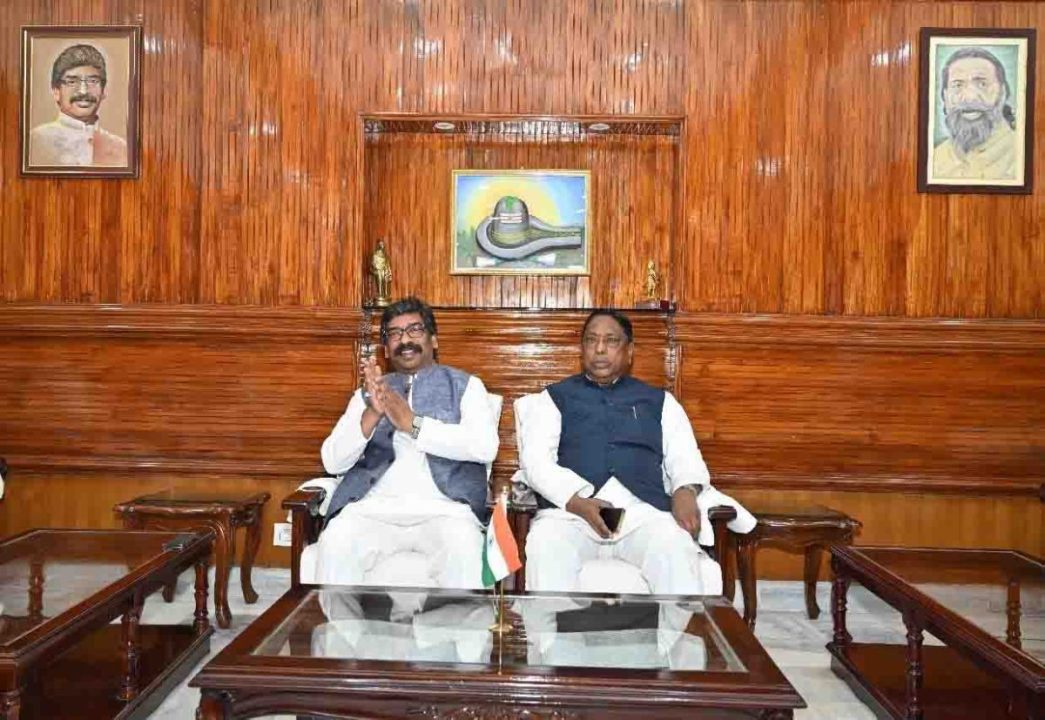 विधायकों ने बैठक के बाद कोरे कागज़ पर किया हस्ताक्षर, जानिए क्या है प्लान 'बी'