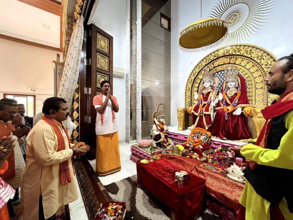 श्रीराम मंदिर पहुंचे गृहमंत्री विजय शर्मा, प्रभु की पूजा-अर्चना की