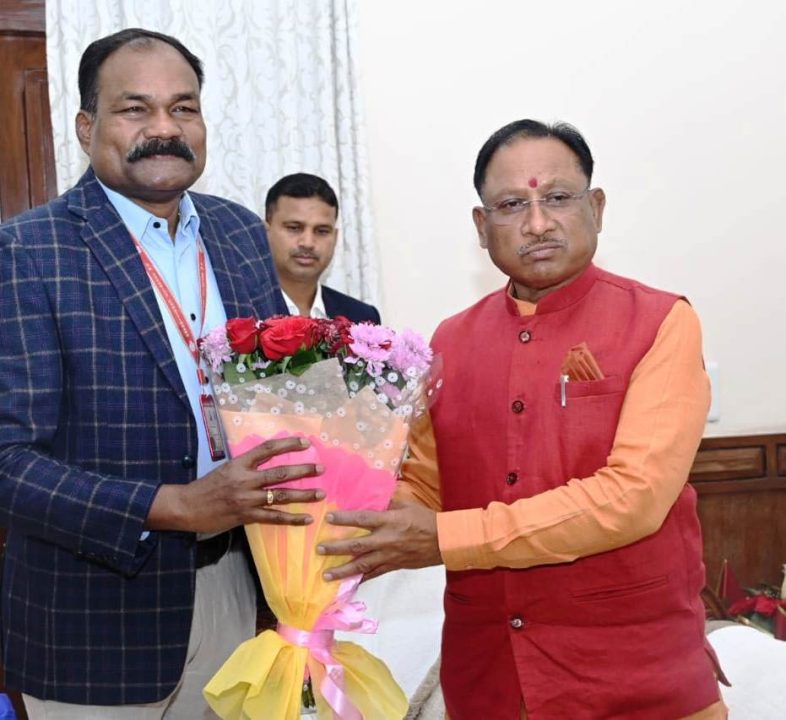 सीएम साय को पुुलिस अधीक्षक मुख्यमंत्री सुरक्षा प्रफुल्ल ठाकुर ने दी नववर्ष की शुभकामनाएं