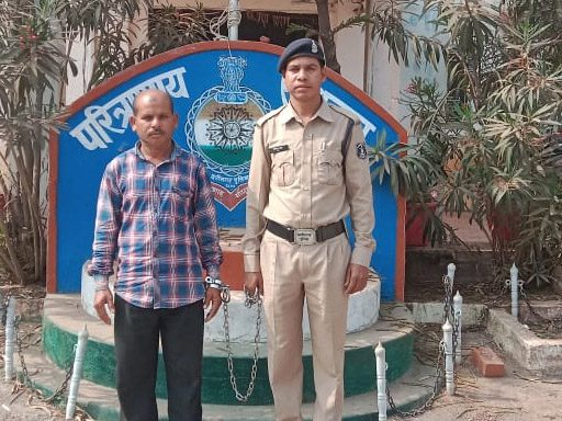 अभनपुर के पास शराब के साथ युवक गिरफ्तार