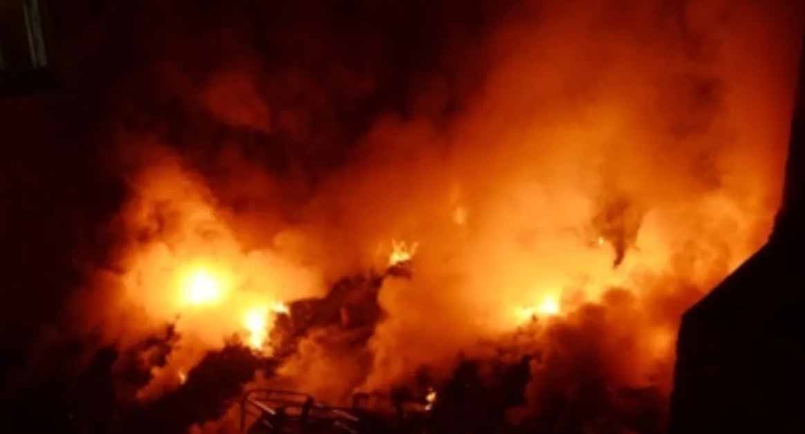 भाई ने घर में लगाई आग, मासूम समेत 5 लोग झुलसे