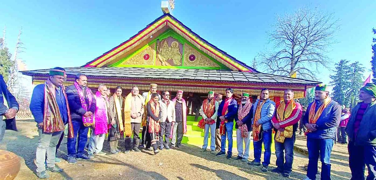 सडक़ से जुड़ा देव काला कामेश्वर मंदिर