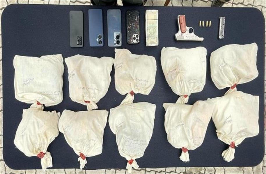 BSF arrested 4 Indian smugglers with heroin worth crores