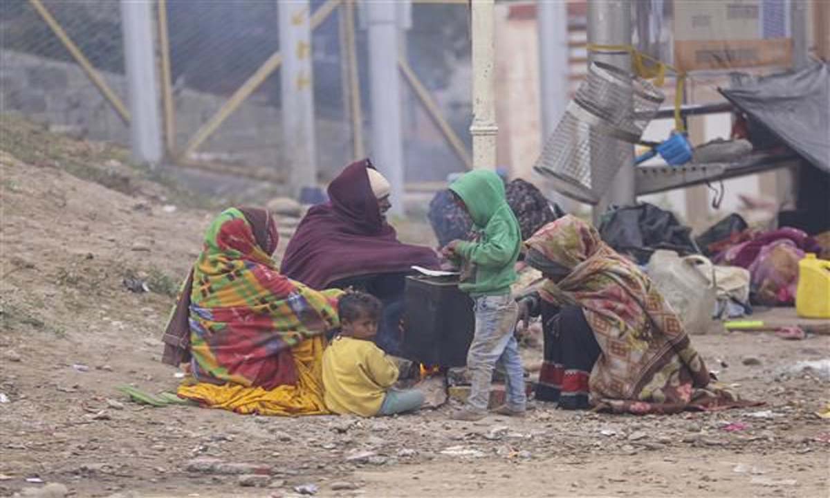कश्मीर में शीतलहर फिर लौटी, श्रीनगर में तापमान शून्य से 4.2 डिग्री सेल्सियस नीचे दर्ज किया गया