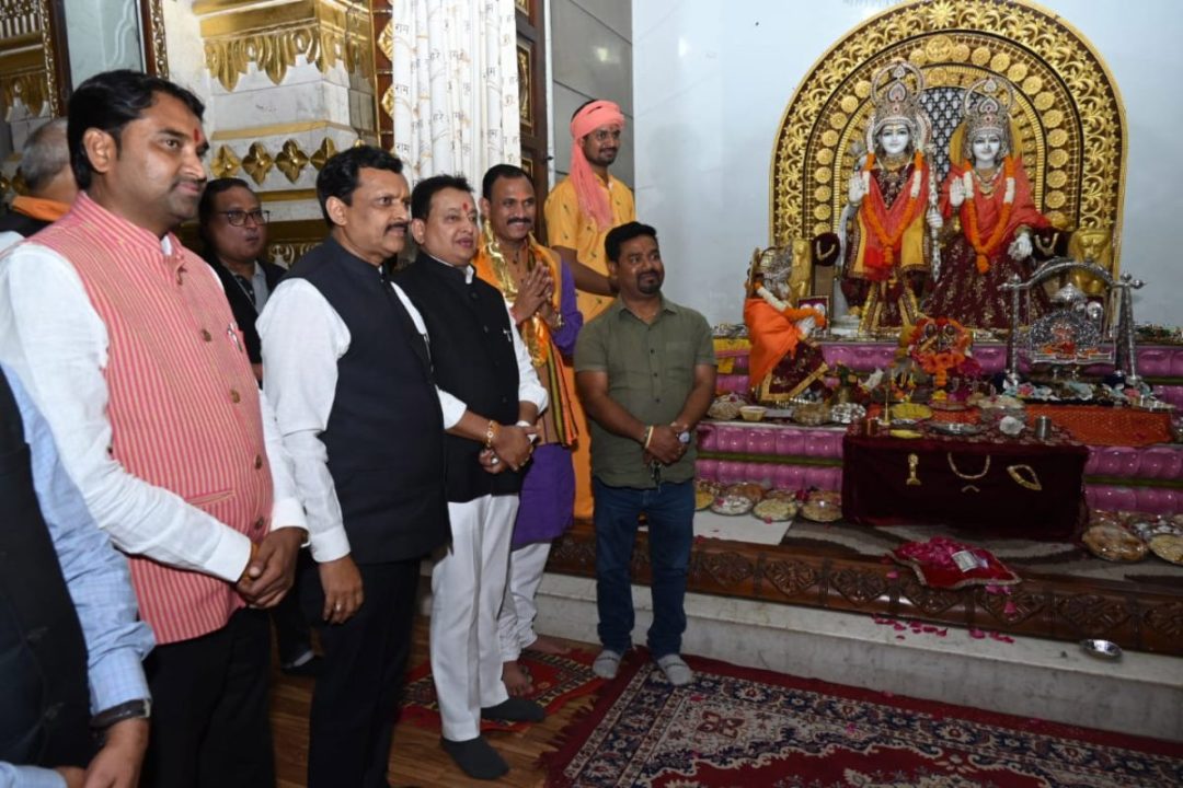 श्रीराम मंदिर में स्वास्थ्य मंत्री जायसवाल ने की पूजा-अर्चना