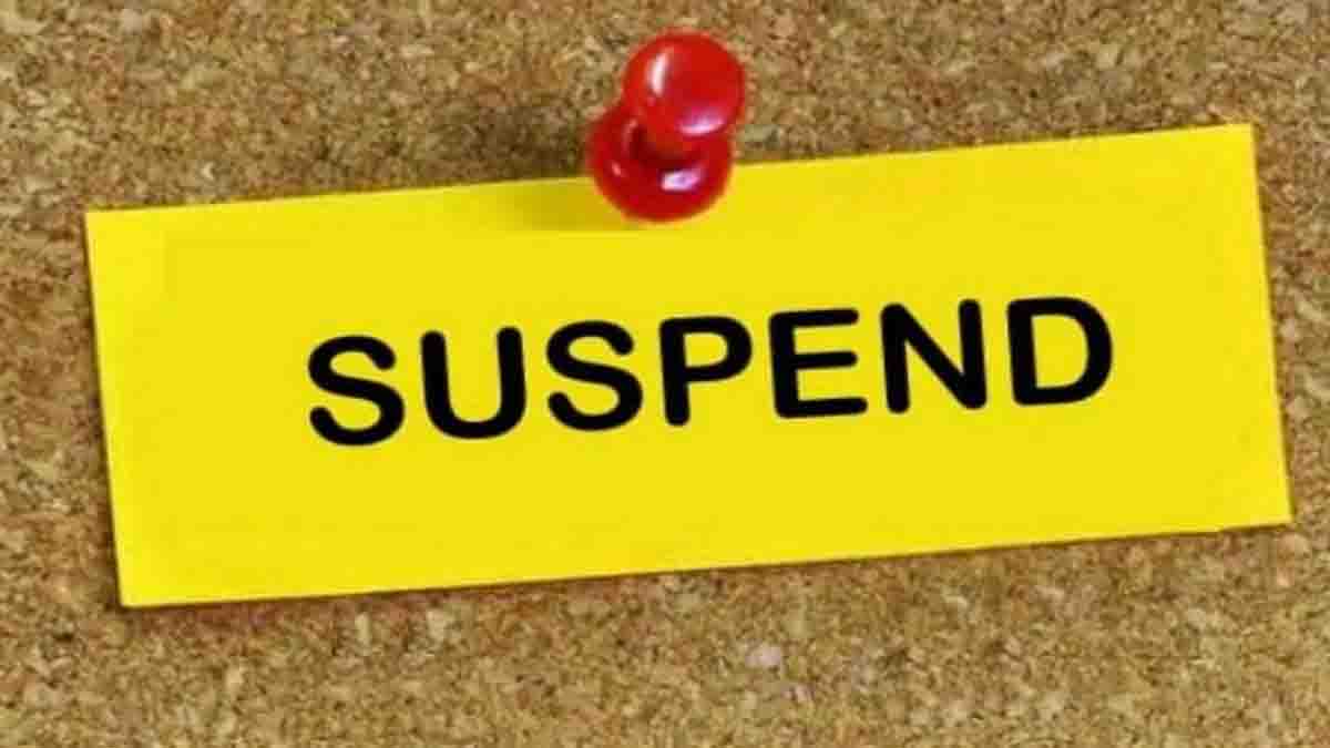 घायल को अस्पताल में भर्ती करने से किया मना, दो डॉक्टर सस्पेंड