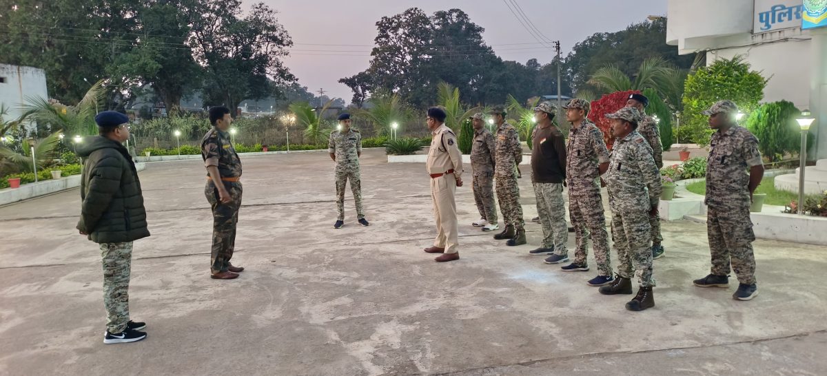 पुलिस अधीक्षक ने ली नगरी अनुभाग के थाना प्रभारियों की समीक्षा मिटिंग