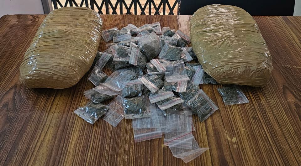 गांजे की पुड़िया के साथ 3 युवक गिरफ्तार, निकले थे सप्लाई करने