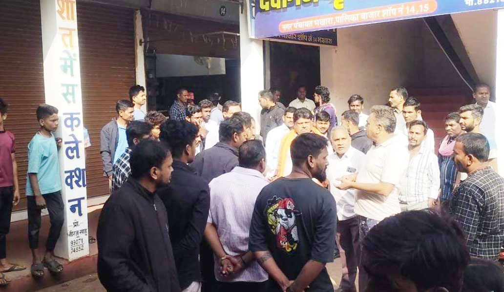 थाने से कुछ दूरी पर 5 दुकानों में हुई चोरी, टीआई के खिलाफ व्यापरियों में रोष