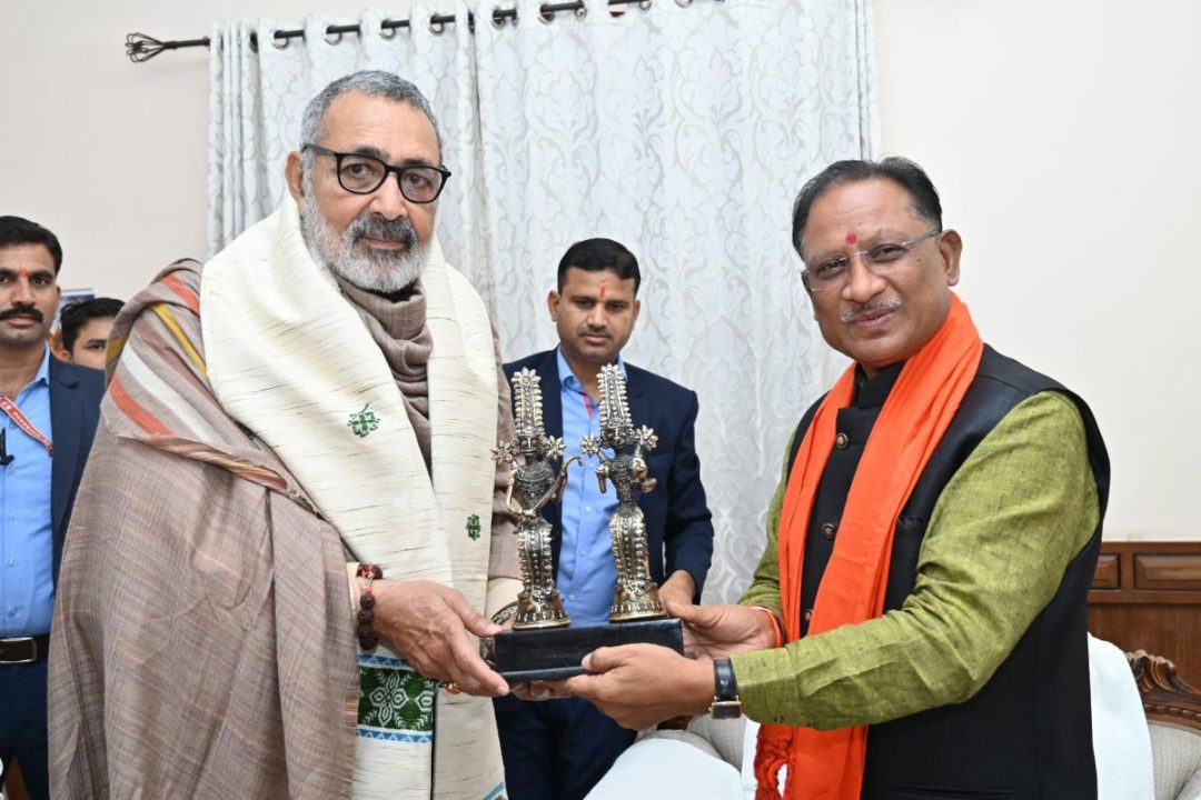 सीएम विष्णुदेव साय से केंद्रीय मंत्री गिरिराज सिंह ने की मुलाकात