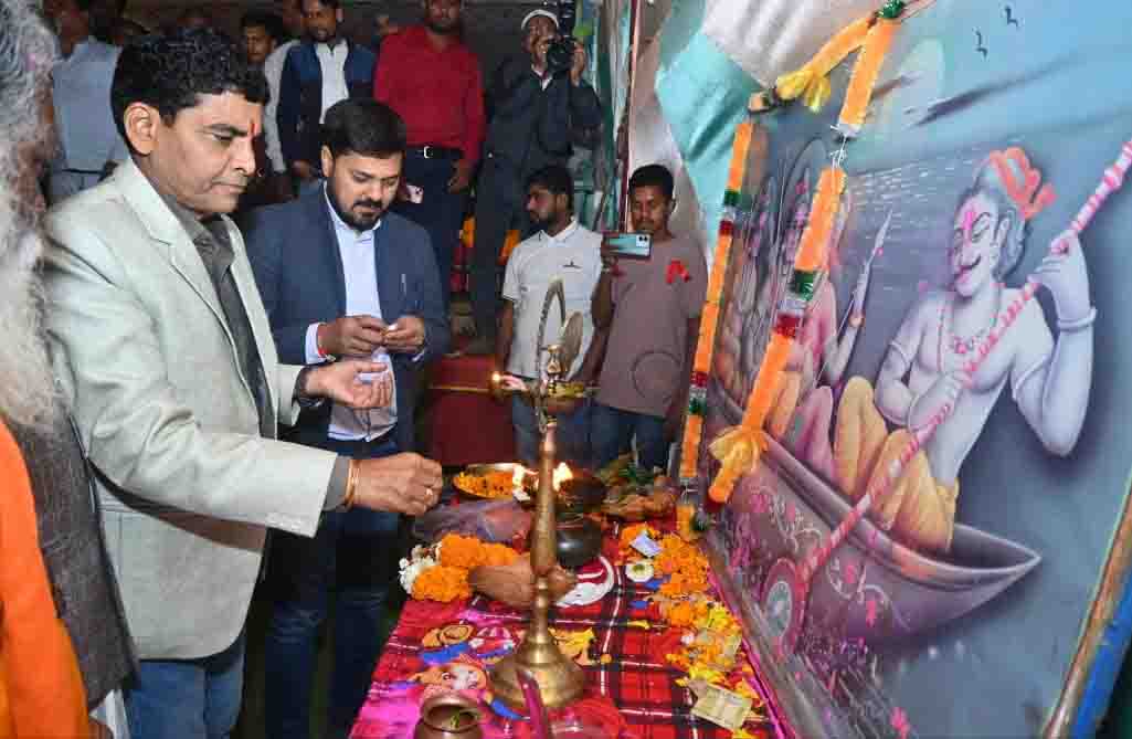 निषाद गुहा राज कार्यक्रम में शामिल हुए राजस्व मंत्री और धरसींवा विधायक