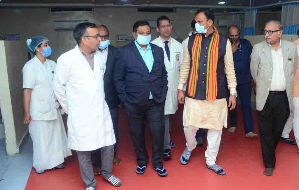 स्वास्थ्य मंत्री ने अस्पताल और मेडिकल कॉलेज का किया निरीक्षण