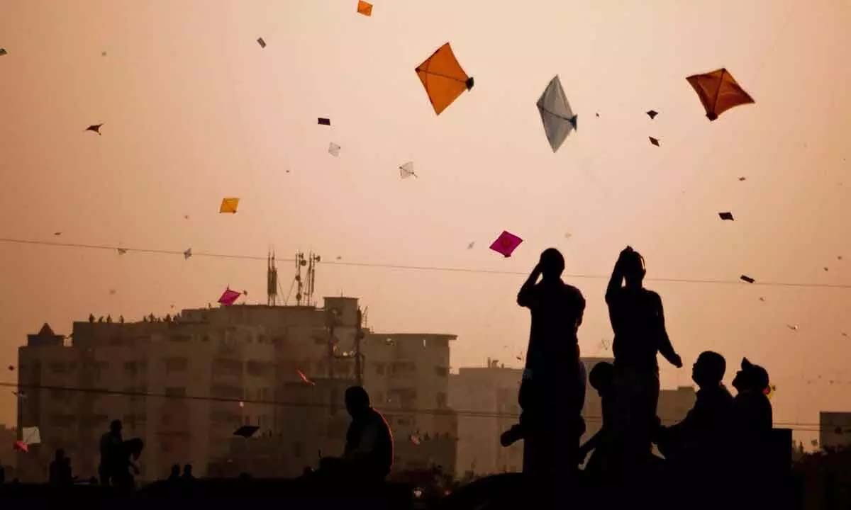 पतंग उड़ाना बना दुखद, 9 लोगों की गई जान