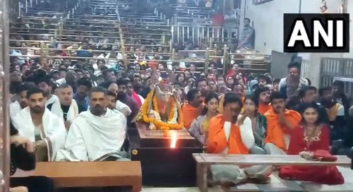 एक्टर सुनील शेट्टी ने की महाकालेश्वर मंदिर में पूजा-अर्चना, देखें वीडियो