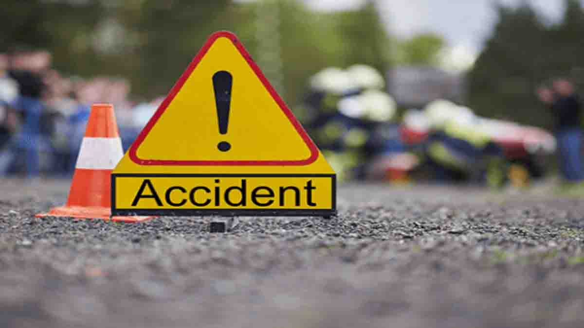 यात्रियों से भरा टैंपो पलटा, 10 लोग गंभीर