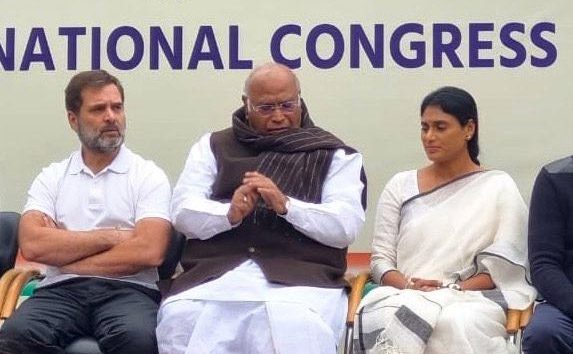 शर्मिला रेड्डी आंध्रप्रदेश कांग्रेस की अध्यक्ष नियुक्त