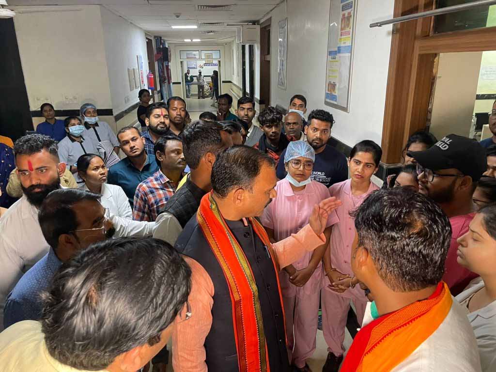 मेकाहारा के बाद DKS पहुंचे स्वास्थ्य मंत्री श्याम बिहारी जायसवाल, मरीजों की सुविधाओं का कर रहे निरीक्षण