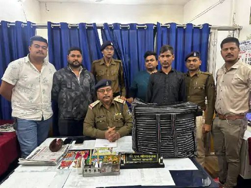 एसी बोगी में सफर कर रहा गांजा तस्कर, सूचना मिलते ही जीआरपी ने दबोचा