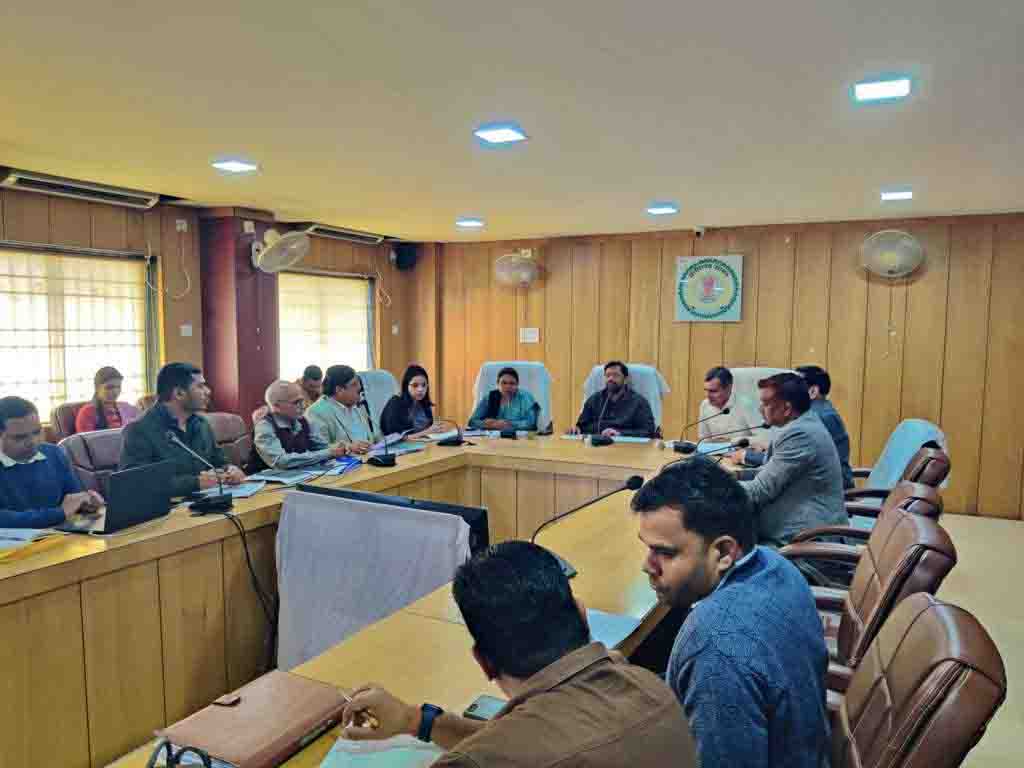 केंद्रीय संयुक्त सचिव ने की विकसित भारत संकल्प यात्रा की समीक्षा