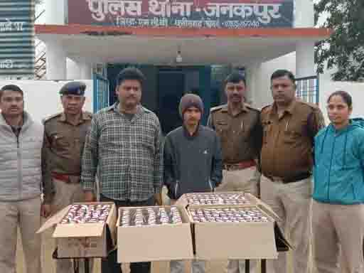 पुलिस ने दो शराब तस्करों किया गिरफ्तार