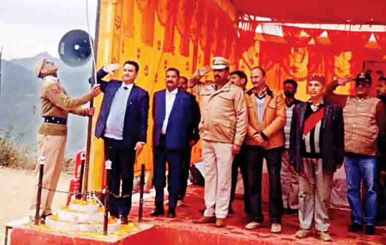 पद्धर में एसडीएम ने फहराया तिरंगा
