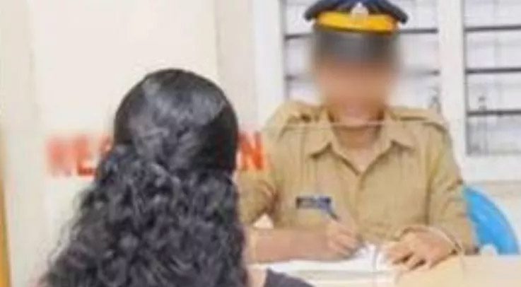 विधवा बनकर रह रही महिला हुई हैरान, जब सामने आई पति की सच्चाई