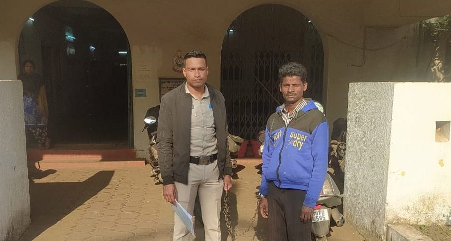 सरस्वती नगर पुलिस ने शराब बेच रहे युवक को पकड़ा