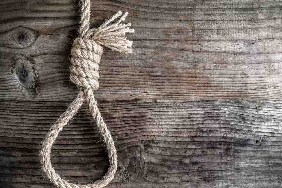छठी कक्षा के छात्र ने फांसी लगाकर की खदकुशी, केस दर्ज