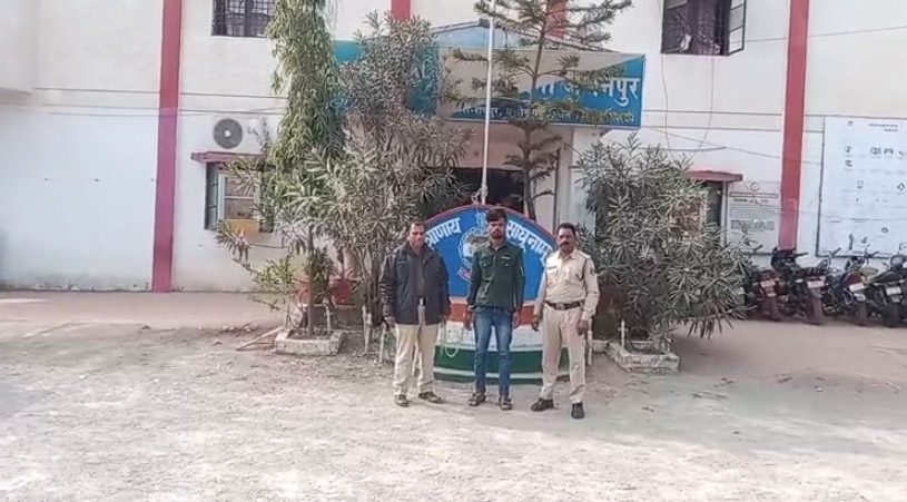 सातपारा-अभनपुर रोड में शराब कोचिया गिरफ्तार