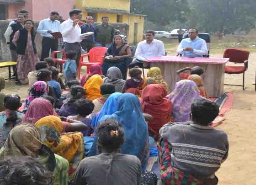कलेक्टर ने पीवीटीजी बसाहट समेलीभांठा का किया दौरा