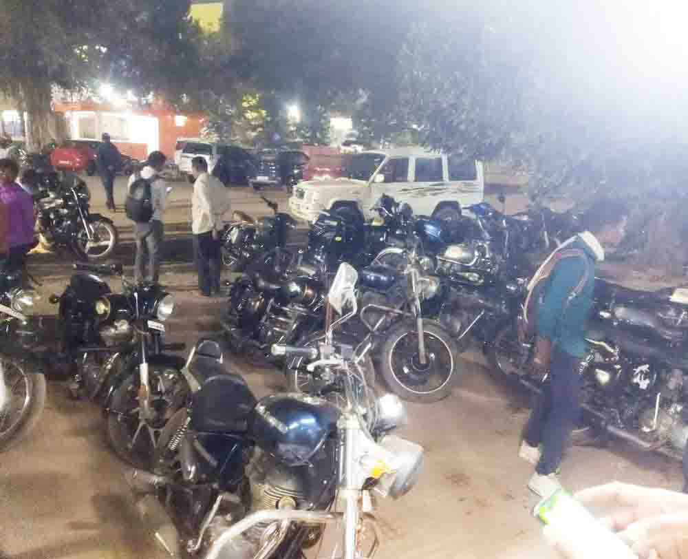 बुलेट वाहनों में लगे मॉडिफाइड साइलेंसर, पुलिस ने चलाया अभियान