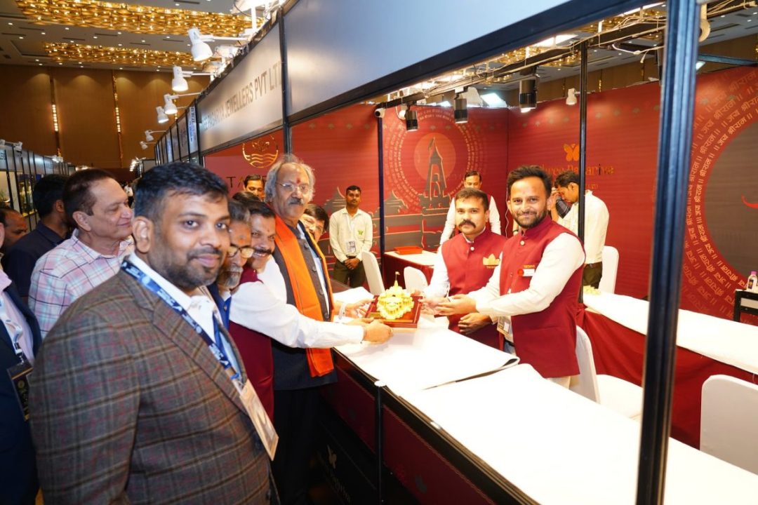 रायपुर में आभूषण उत्सव, हीरों और सोने का राम दरबार देखें