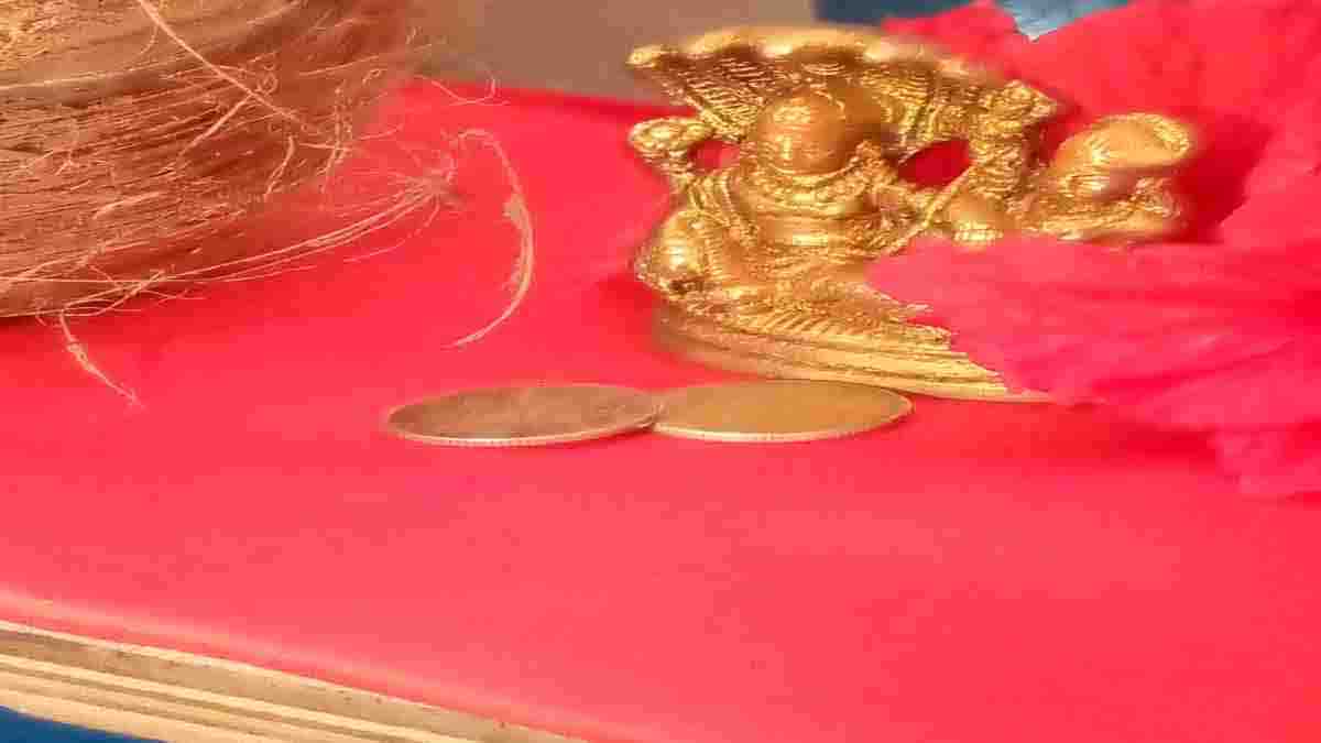 प्राचीन विष्णु लक्ष्मी की मूर्ति मिलने से मचा हड़कंप